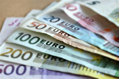 Hoeveel contant geld mag je meenemen binnen europa